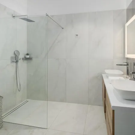 Contemporary Luxor Umag
