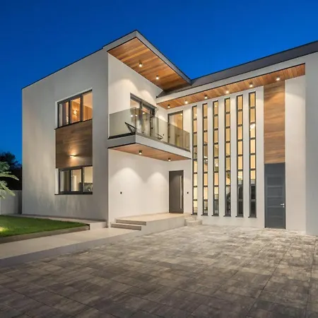 Villa Contemporary Luxor