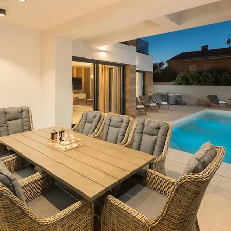 Contemporary Luxor *