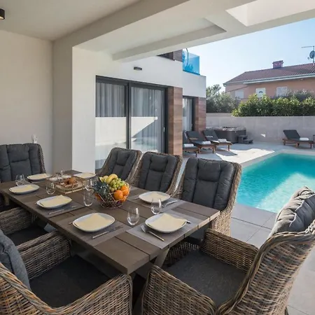 Contemporary Luxor Villa *