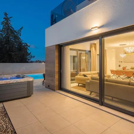 Contemporary Luxor